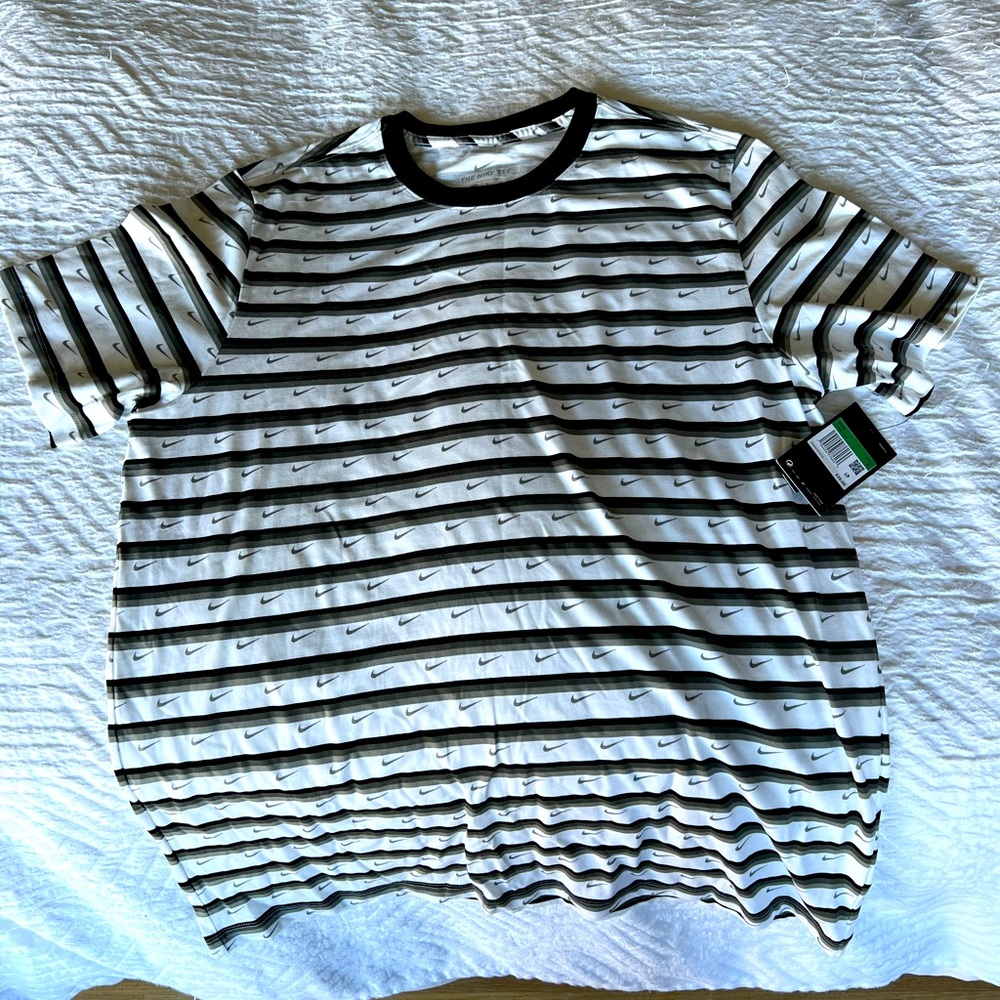 Nike striped t-shirt (X-large) NWT